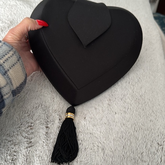 Black heart shape purse - Picture 3 of 4